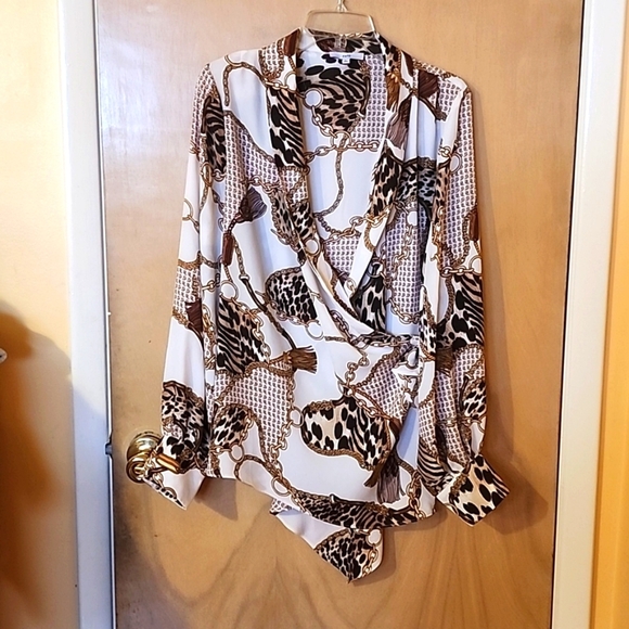 Chain print wrap blouse size L - Picture 2 of 5